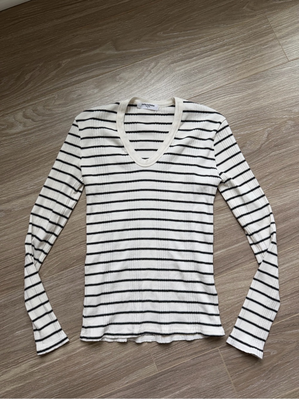 Perfectwhitetee Women’s Robyn Rib Lux V-neck Stripe Long Sleeve Tee Sz L EUC